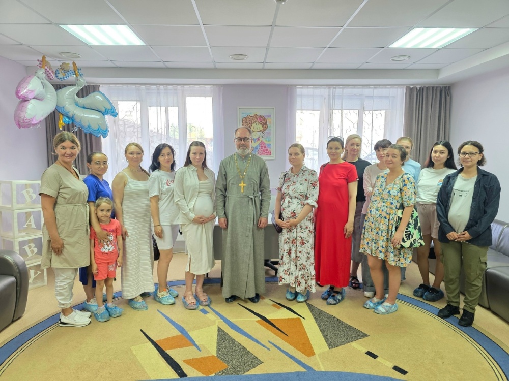 В Женской консультации №2 ГКПЦ Уфы поздравили с Днём семьи, любви и верности